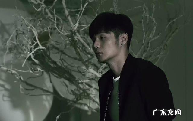 鄢手骐在场上的表现堪称噩梦,为何教练杨鸣还坚持用他呢?