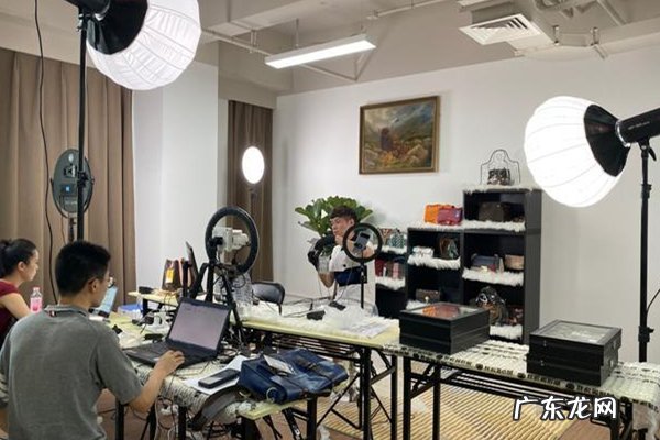 抖音直播间如何放音乐 抖音隐私保护直播间怎么进?如何设置?抖音直播都怎么放歌的