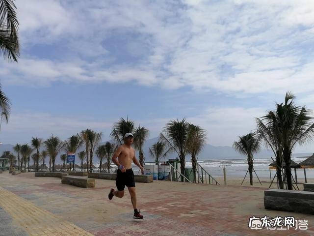 想跑步锻炼身体,一天中什么时间跑步最合适?