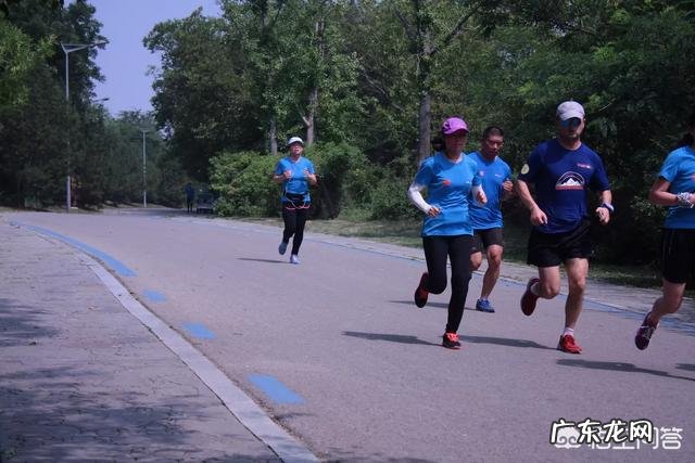 想跑步锻炼身体,一天中什么时间跑步最合适?