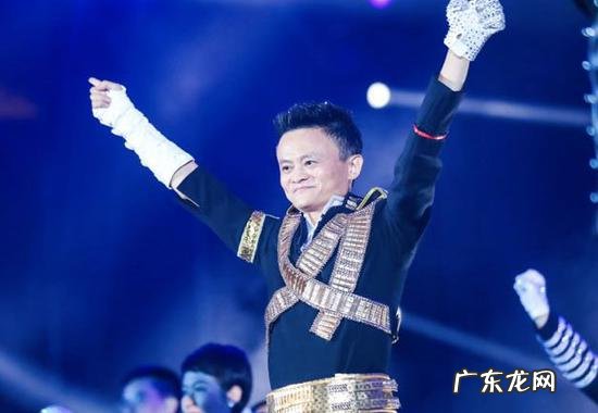 马云化身杰克逊跳经典舞蹈 阿里巴巴年会马云表演