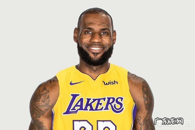 7个科比和7个詹姆斯分别组两队,不要教练哪个队会胜?