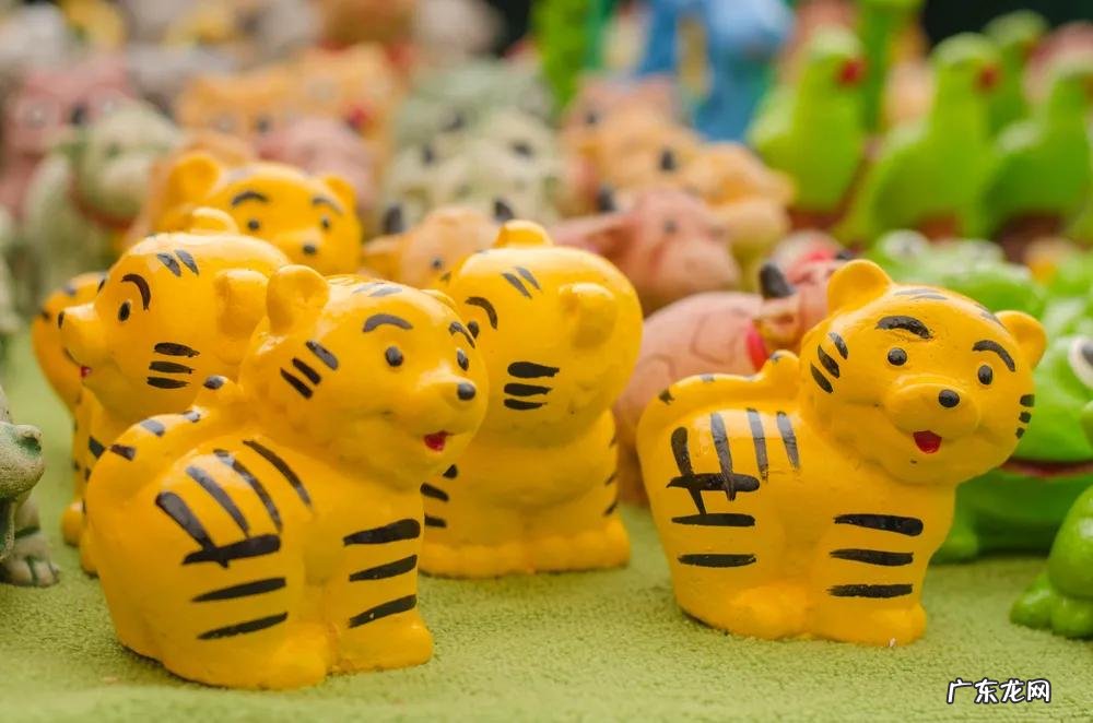 地摊赚钱项目大全 摆地摊卖什么赚钱