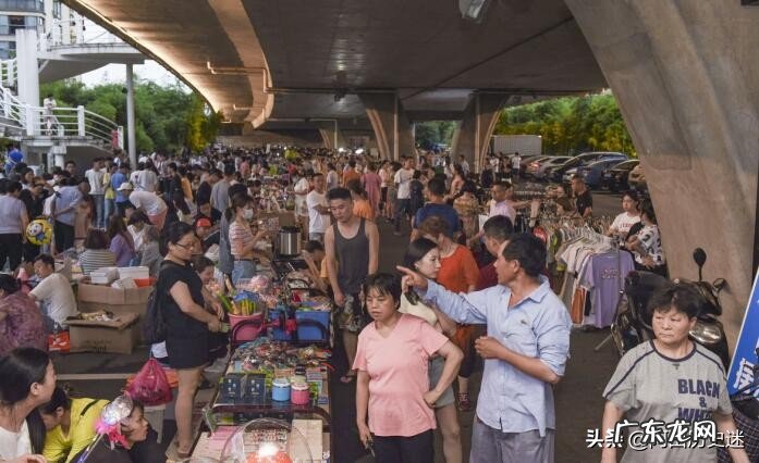 地摊赚钱项目大全 摆地摊卖什么赚钱