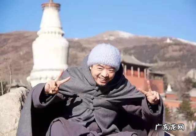 鬼脚七曾出家81天行走两千多里路，他现在过的怎么样？