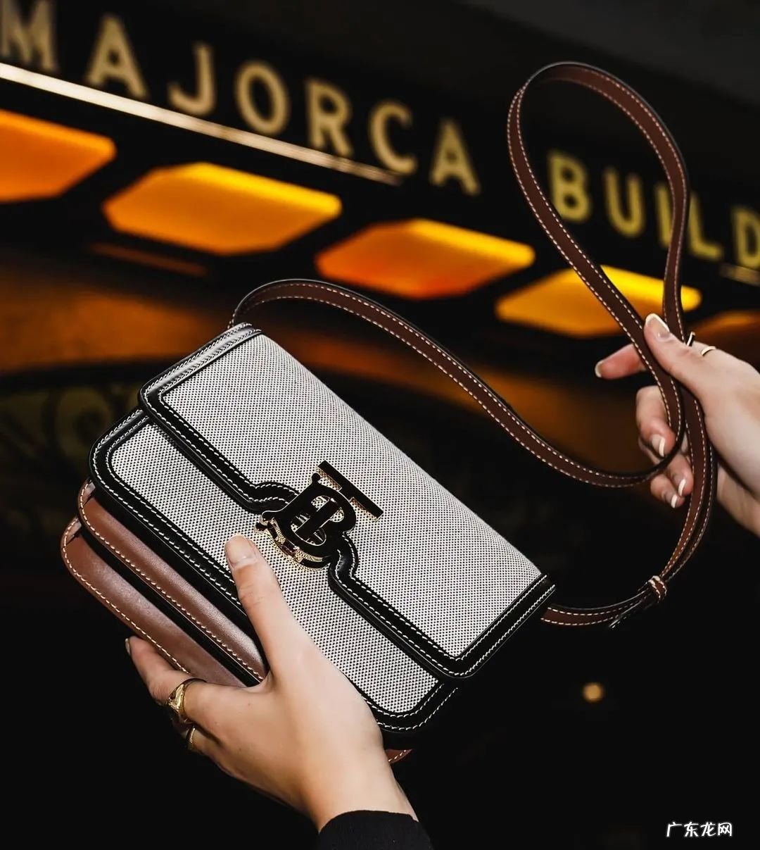 巴宝莉女包怎么样?是什么档次?