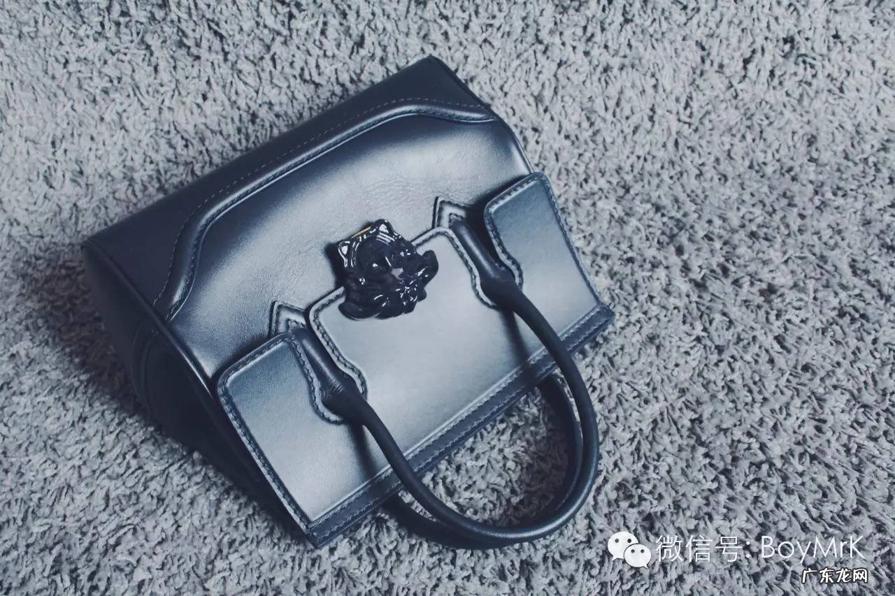 范思哲手袋实物测评 范思哲女包怎么样