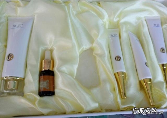 清理皮肤用洗面奶和卸妆水，还需要用别的吗