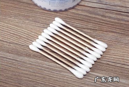 养宠物心得分享：比熊耳朵里面里有糊状的东西，比熊耳朵里面里发粘异味重