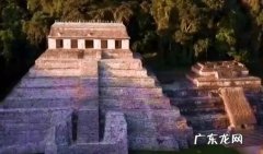 金字塔下发现神秘水井 英国现神秘水井