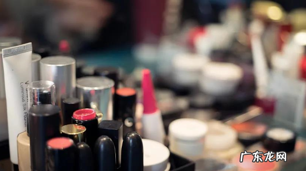 化妆品行业利润分析 商场化妆品专柜利润多大