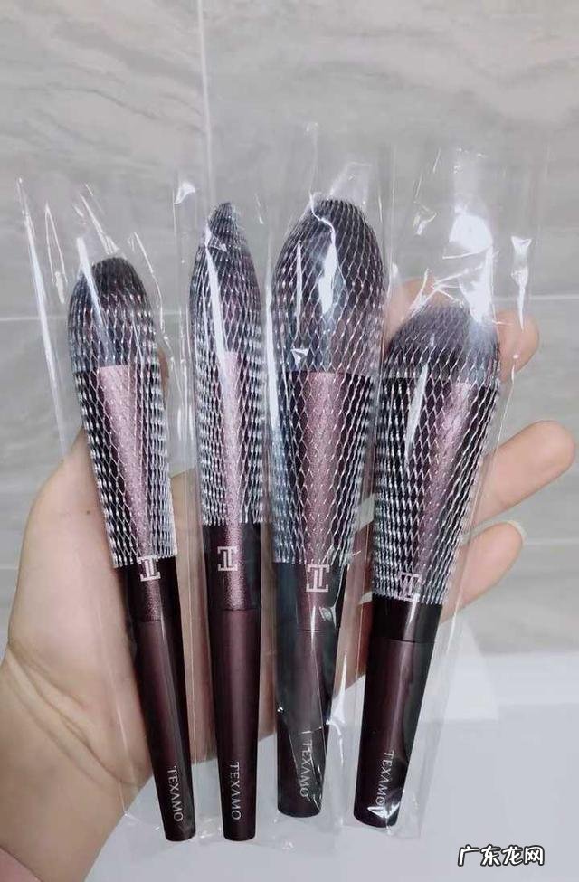 你认为护肤品可以祛斑祛痘使人变漂亮吗