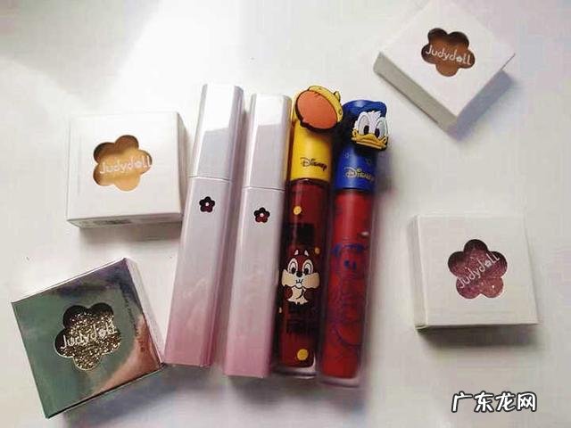 你认为护肤品可以祛斑祛痘使人变漂亮吗