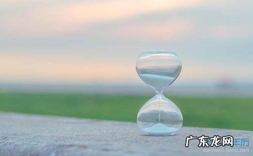 【抖音文案】形容时间过得快的夸张句子