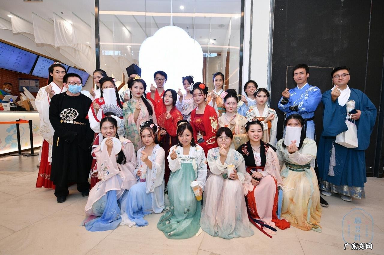 开个奶茶店利润大吗?多久能回本?