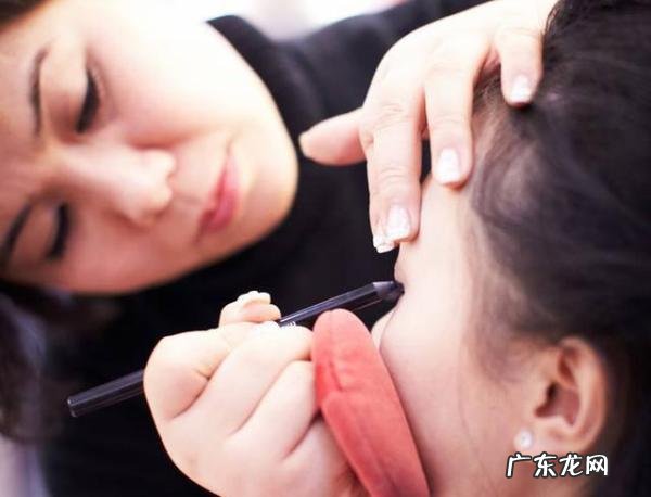 女士化淡妆的基本步骤 女生怎么化淡妆