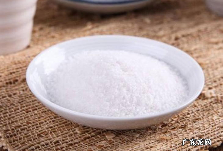 博美犬后面有点瘸是什么原因