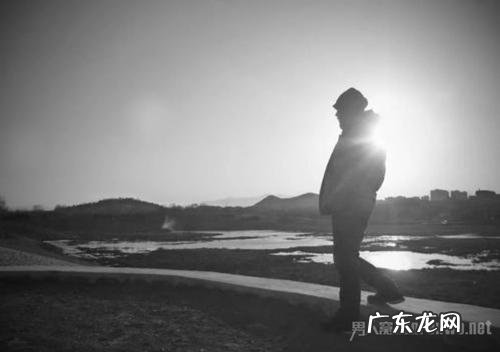 形容背影远去孤独凄凉的句子 【抖音文案】形容一个人孤独凄凉的句子