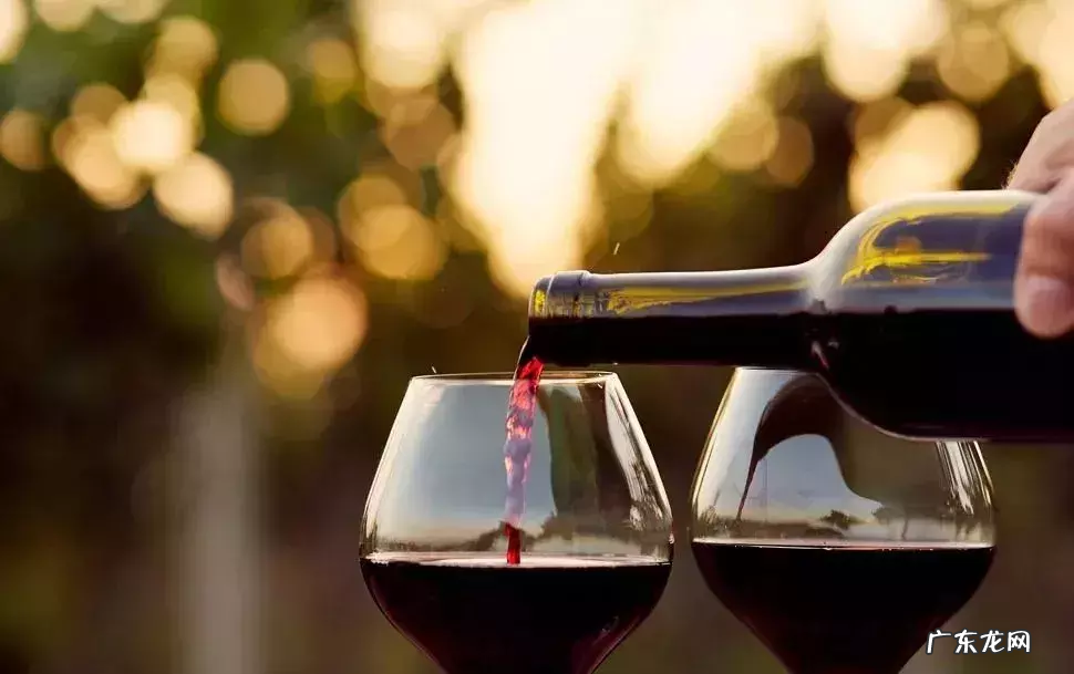 坐飞机禁止随身携带和托运的物品 电子产品能上飞机吗