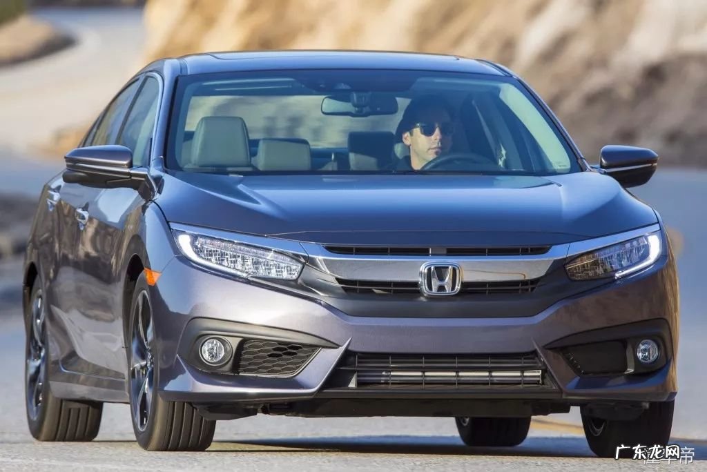 思域跟皇冠哪个好?是选神车思域还是选十二代皇冠?