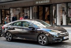 思域跟皇冠哪个好？是选神车思域还是选十二代皇冠？