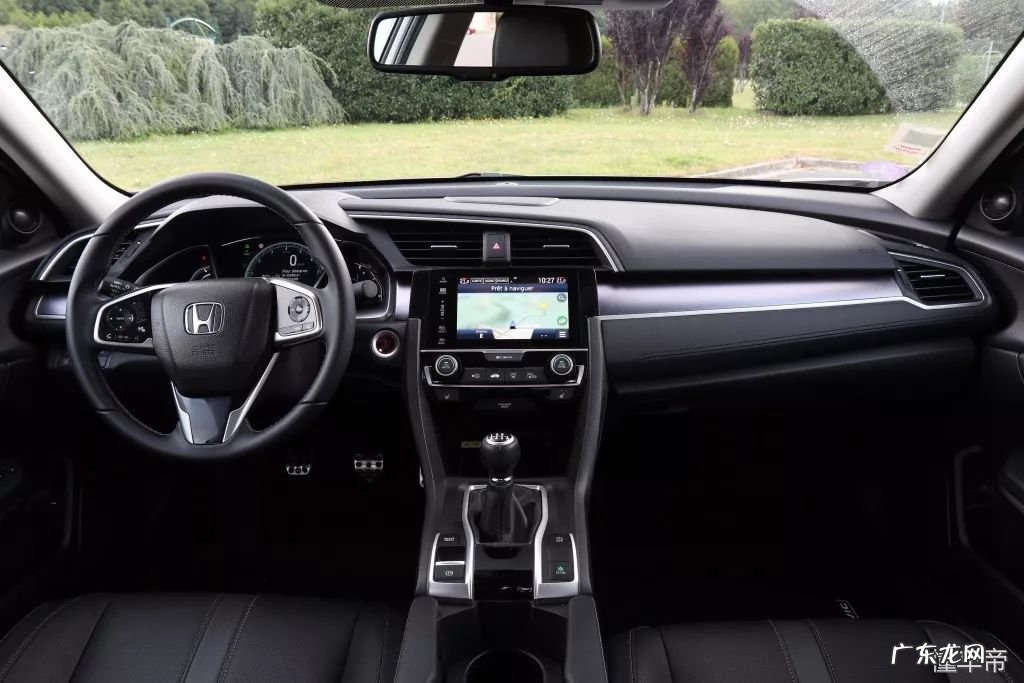 思域跟皇冠哪个好?是选神车思域还是选十二代皇冠?