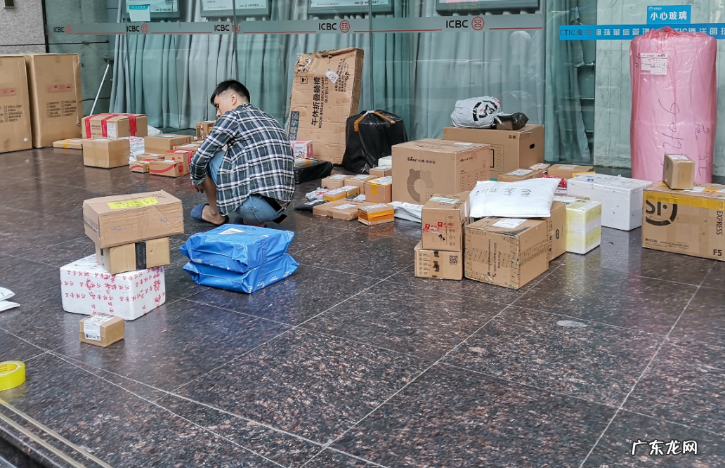 双十一下的快递小哥:加量不加价 月薪破万难再有