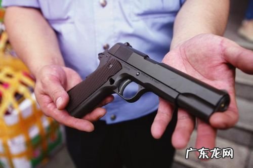 “军迷”境外网购枪支“海淘”变成走私