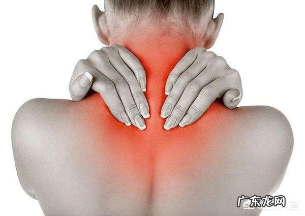 人肩膀上的富贵包要怎样才能消除