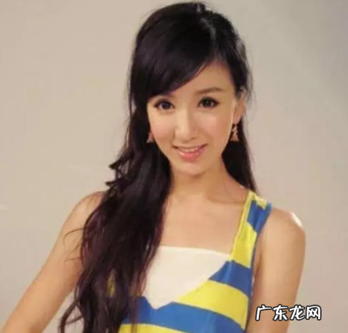 娄艺潇转型直播带货,面部僵硬大变样!