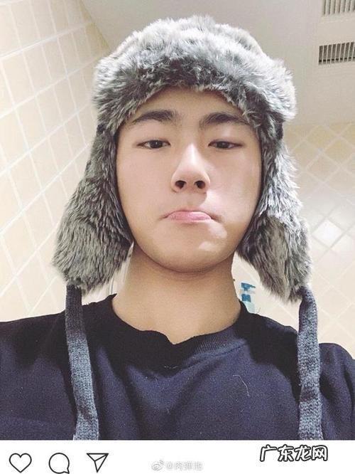 描写人物小眼睛的句子 【抖音文案】描写男生小眼睛的句子