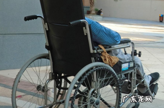 下肢残疾不能站立的人怎么称体重,秤小坐不下