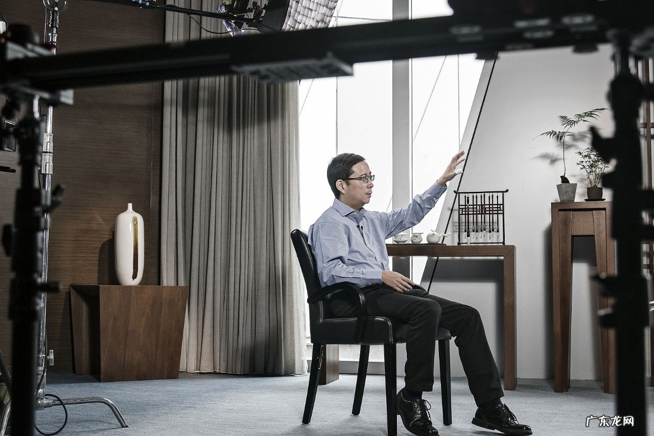 谁接任了马云的位置?为什么?