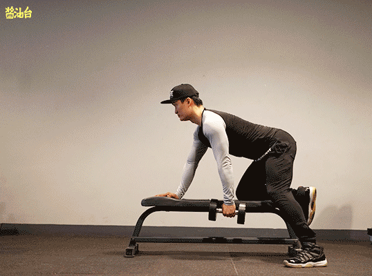 如何标准地完成杠铃划船和单臂哑铃划船？