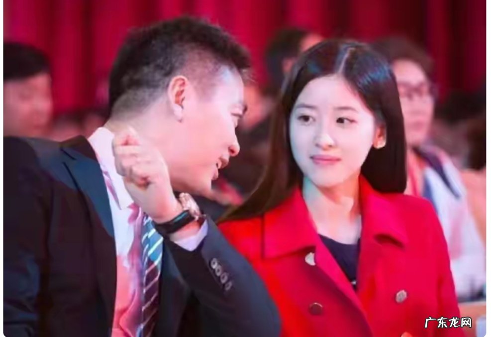 章泽天个人发展经历 章泽天和刘强东怎么走到一起的