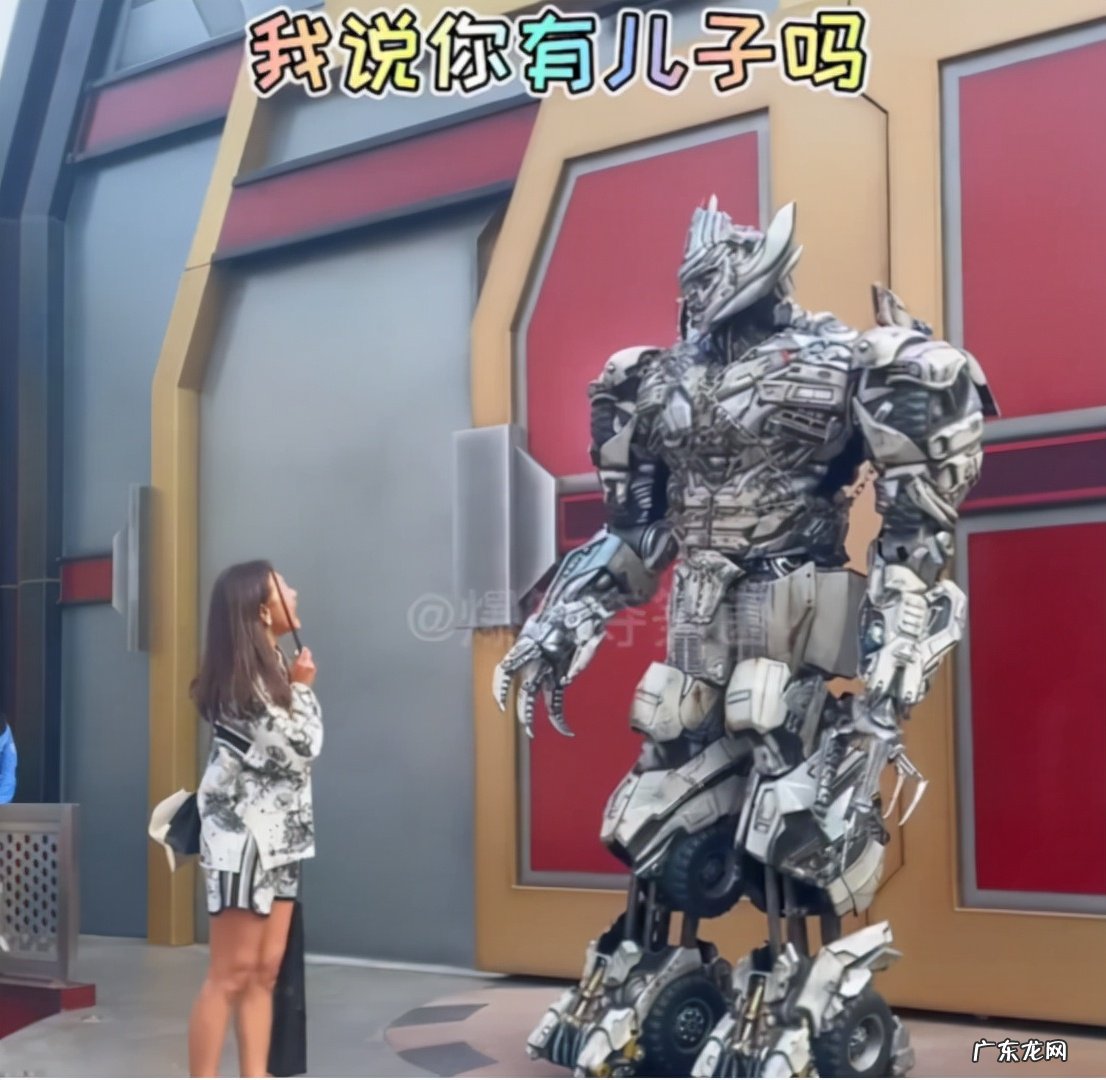 威震天话痨是真人还是机器?环球影城威震天谁扮演的?