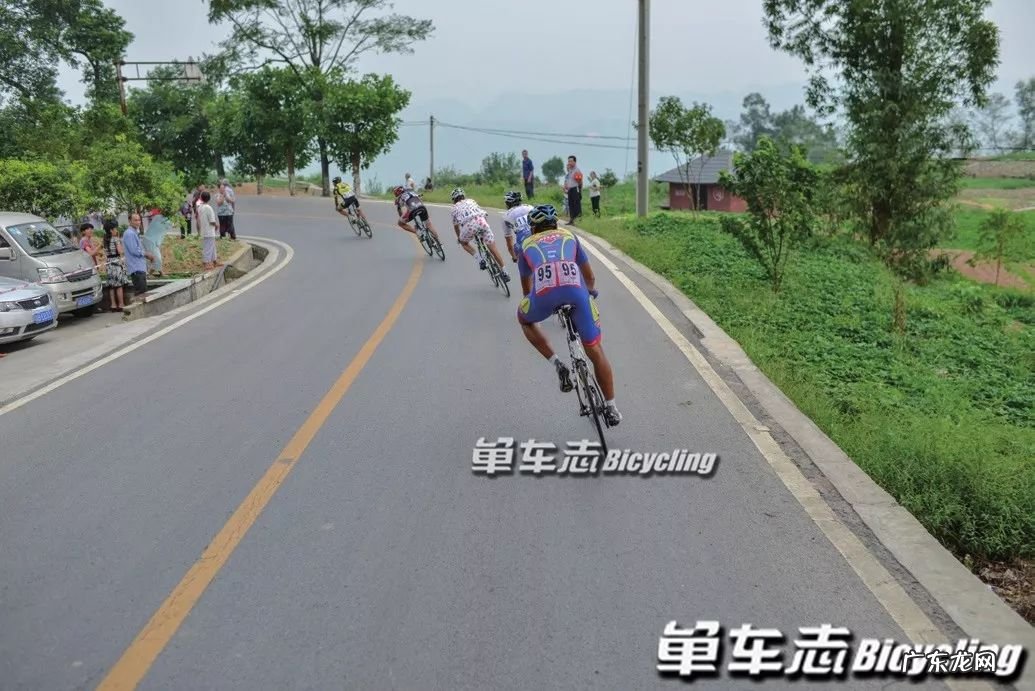 骑自行车下坡时怎么控制车速?有什么方法?