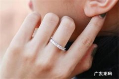 结婚女人食指戴戒指什么意思 女人食指戴戒指什么意思