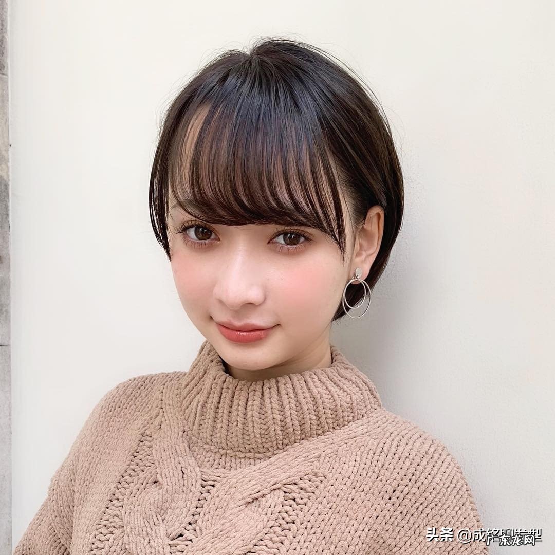 适合圆脸型女生的12款发型 大圆脸适合什么发型