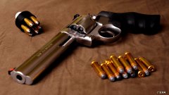 为什么宇宙空间站中感觉不到体重，尽管还是受到重力作用的？