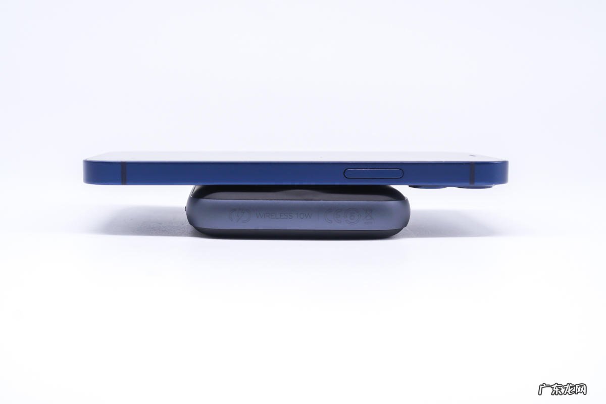 MOMAX超迷你磁吸充电宝测评 充电宝哪个牌子好