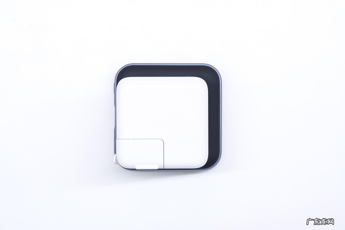 MOMAX超迷你磁吸充电宝测评 充电宝哪个牌子好