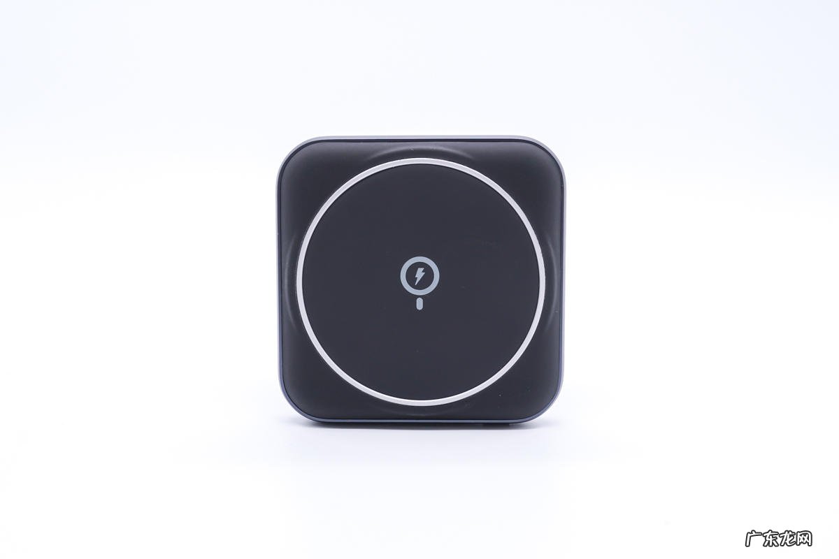 MOMAX超迷你磁吸充电宝测评 充电宝哪个牌子好