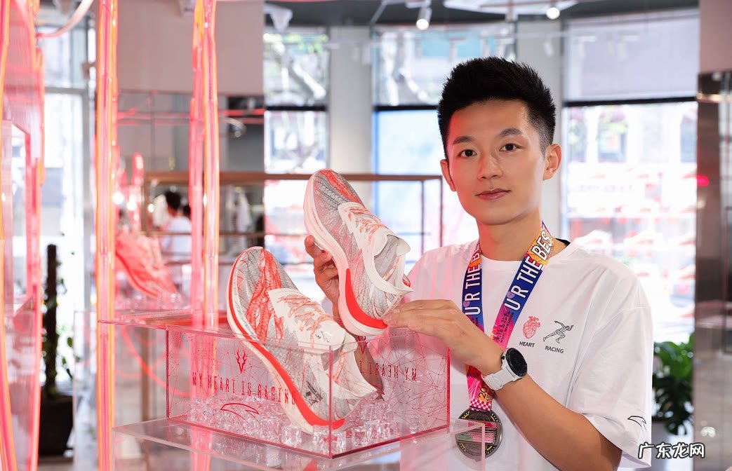 专业跑步鞋品牌排行榜 专业跑鞋哪个牌子穿着舒服质量好