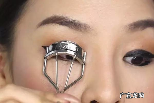 小眼睛化妆必学技巧 眼睛小如何化妆来弥补这一缺陷