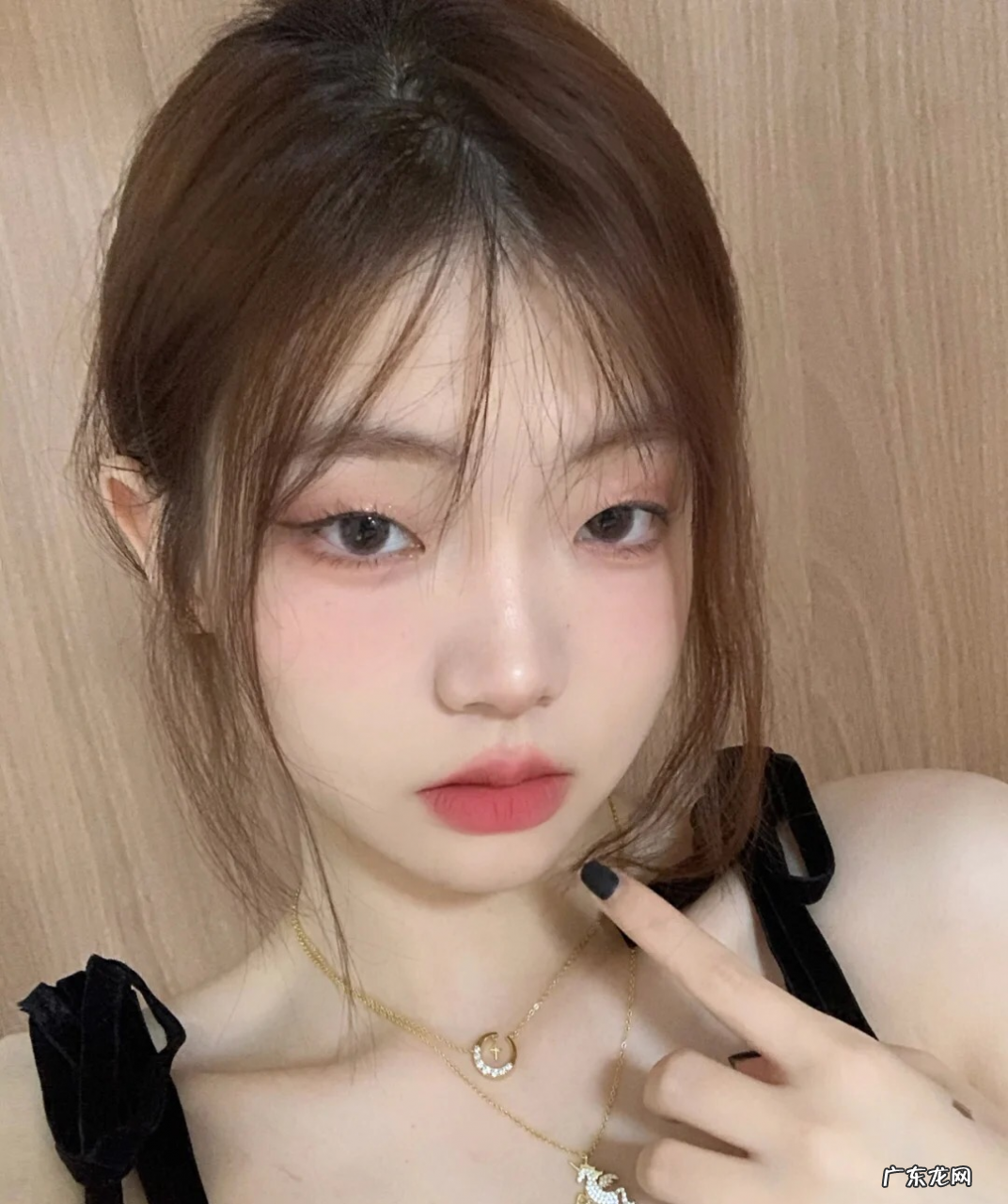 小眼睛化妆必学技巧 眼睛小如何化妆来弥补这一缺陷