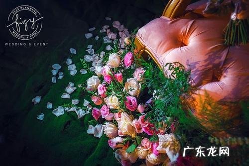 描写婚礼场景的唯美句子 【抖音文案】描写婚礼的唯美句子