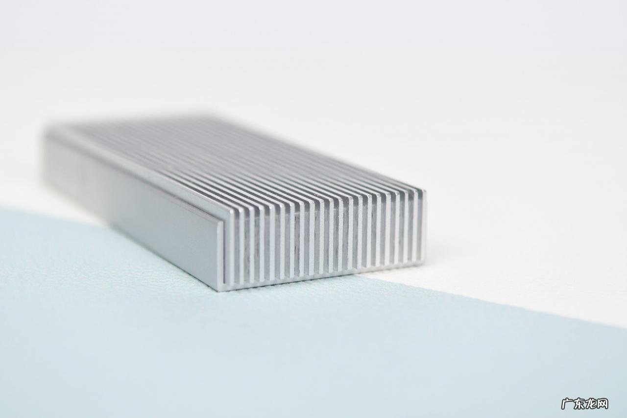 雷电接口和type c 一样吗？二者的区别在哪？