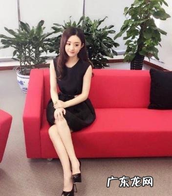 赵丽颖二郎腿坐姿 赵丽颖坐姿走红