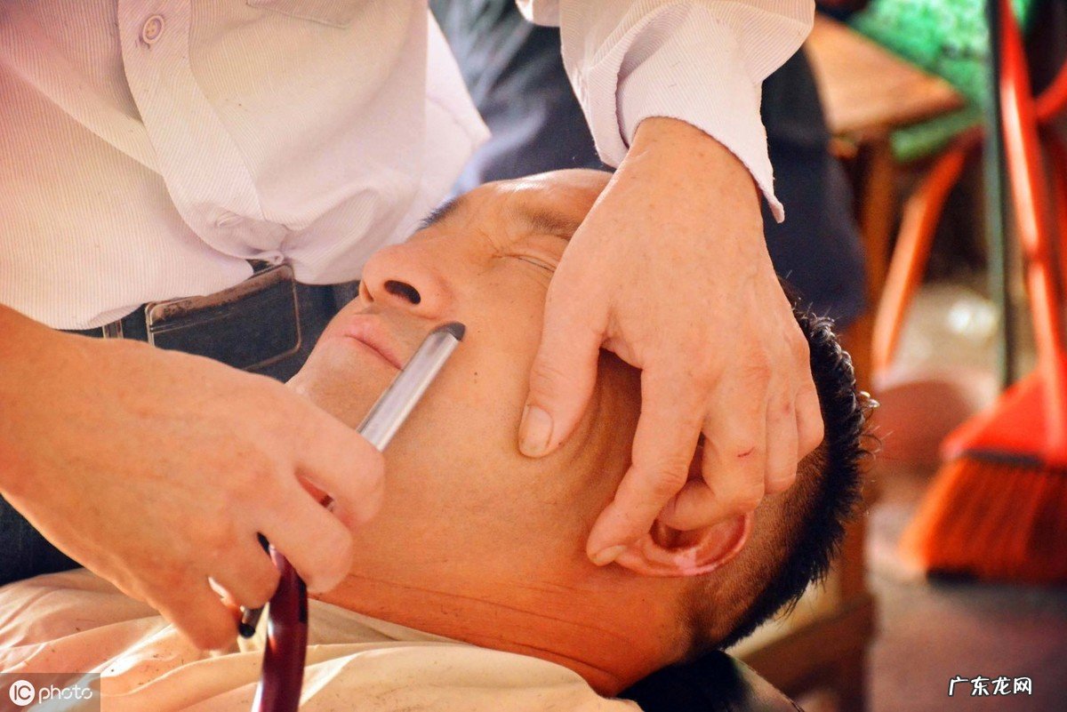 刮胡子湿的好还是干的好 湿剃是什么意思